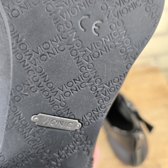 Vionic Rory Boots - Picture 7 of 10